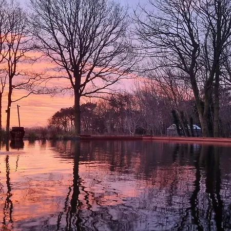 Alojamento de Acomodação e Pequeno-almoço Wiltsangh Texel Tuinsuite Black